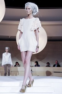 Fin with MADE - Organic bamboo voile dress with recycled brass swirl ring and disk charm bracelet (c) Johann Sauty