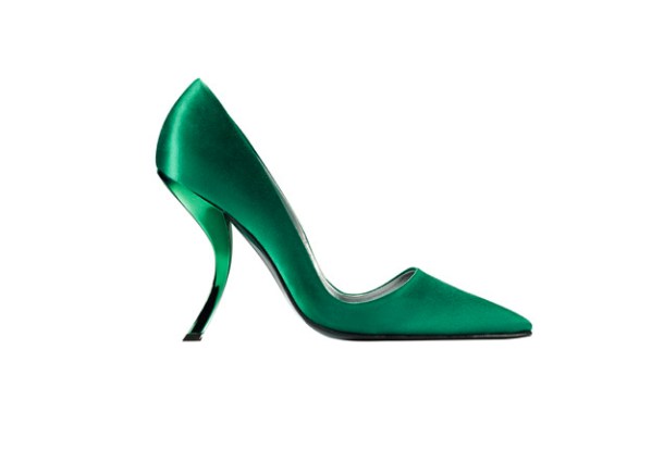 Roger Vivier is known for inventing the 'comma' heel. 
