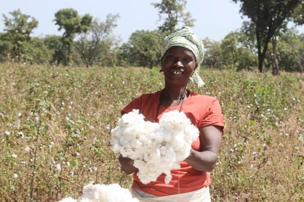 Mali farmer with her harvest of organic cotton for the Slow Fashion Container. Photo via Helvetas Switzerland.